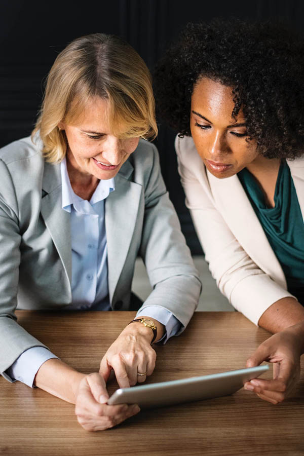 Hues Management & Consulting Mock-Up